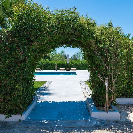 Villa Dolmen Beach 阿沃拉 外观 照片