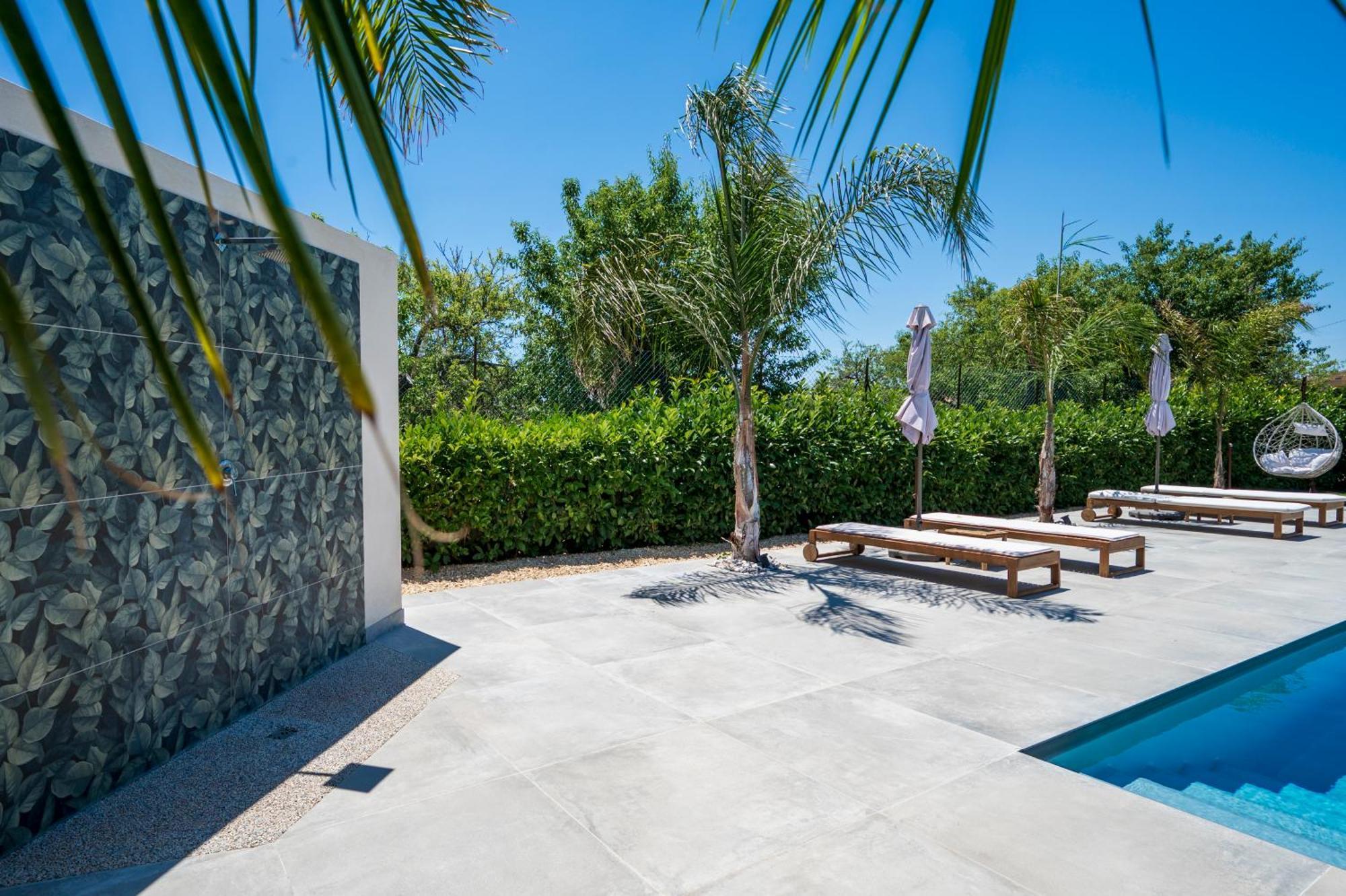 Villa Dolmen Beach 阿沃拉 外观 照片